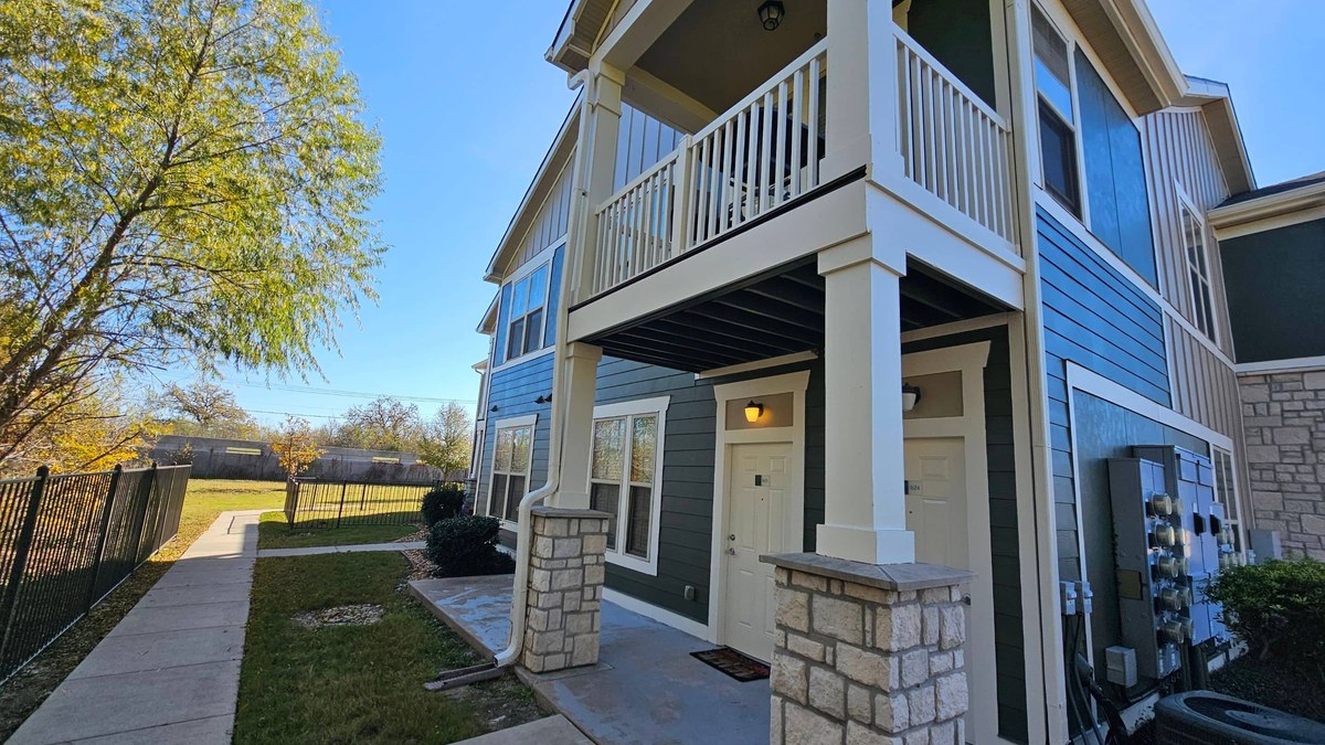 How Long Should Exterior Paint Last in Texas? (Montgomery County Guide)